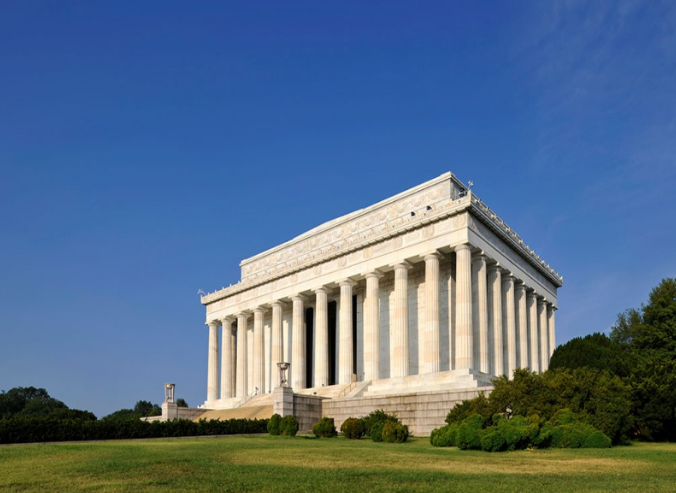林肯纪念堂是为纪念美国总统林肯而设立的纪念堂,美国最著名的建筑物