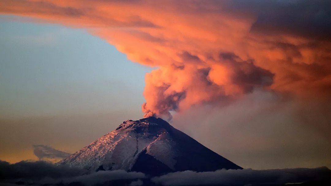 冒纳罗亚火山,平均每3年半喷发一次.