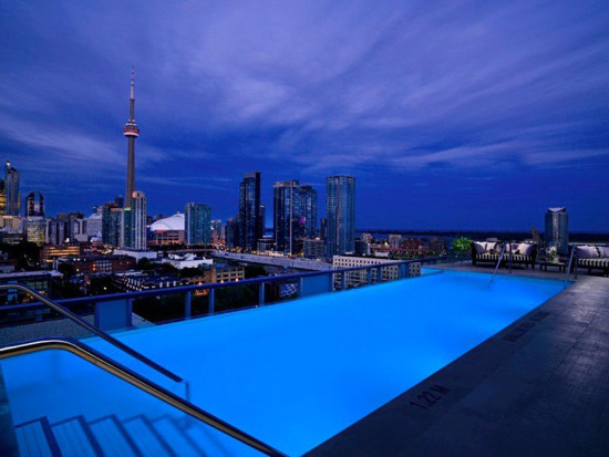 多伦多屋顶游泳池