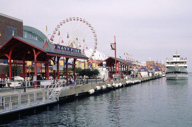 芝加哥旅游热门打卡地-海军码头